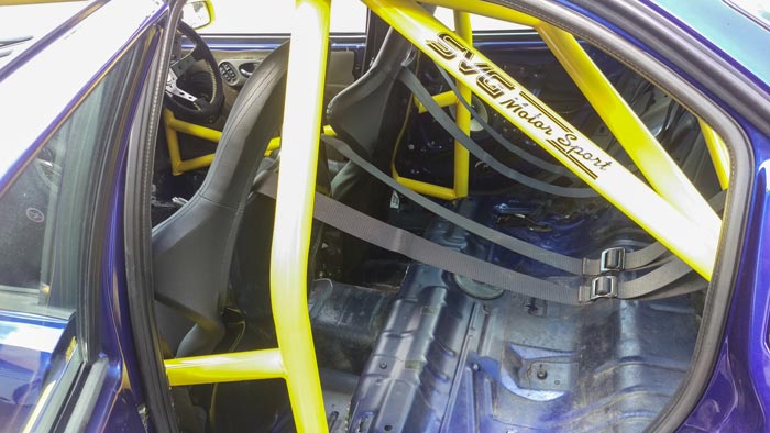 Bespoke roll cage build detail